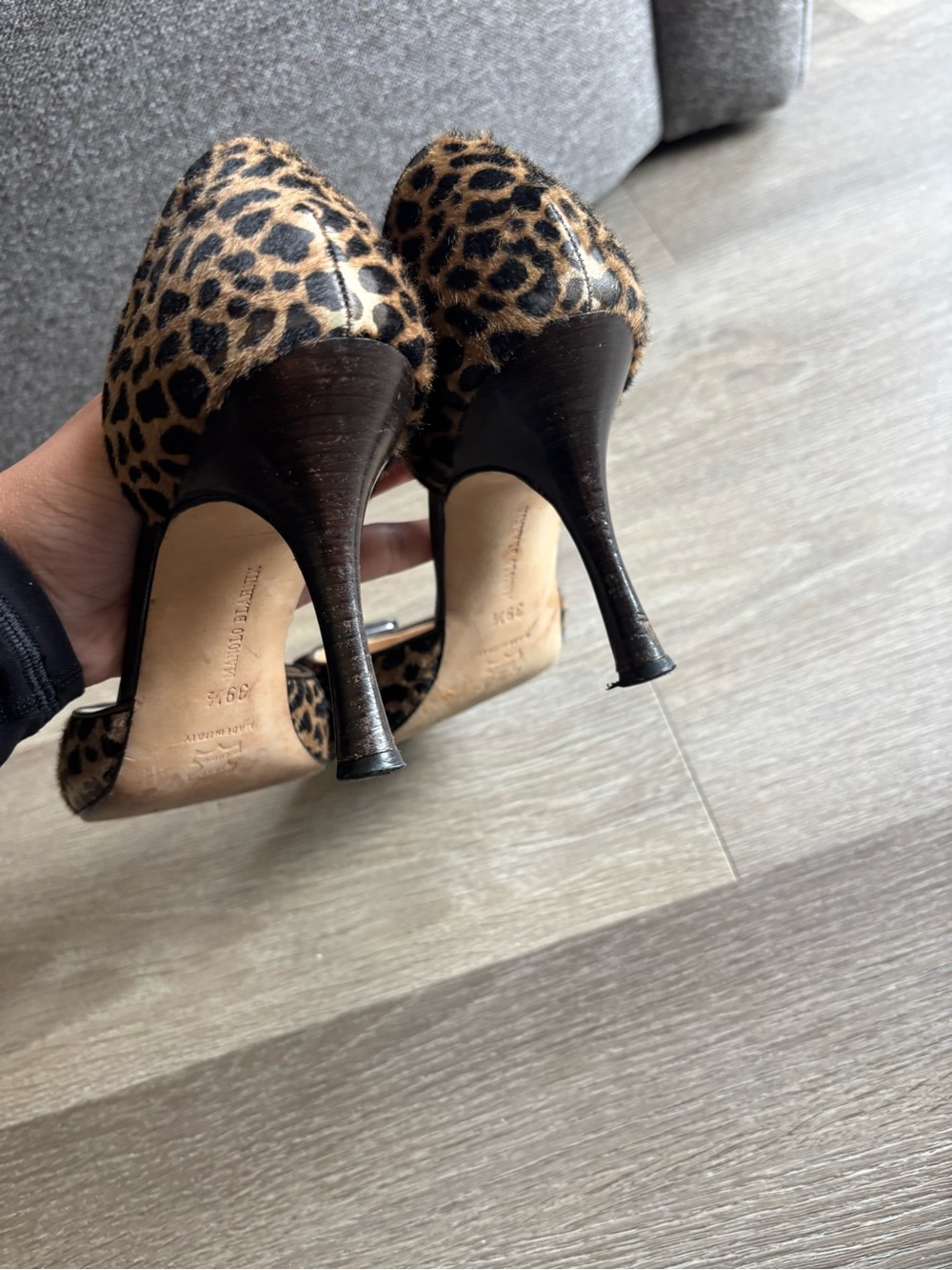 MANOLO BLAHNIK Animal Print D'Orsay Pump Size 39.5/9.5 - Picture 4 of 7